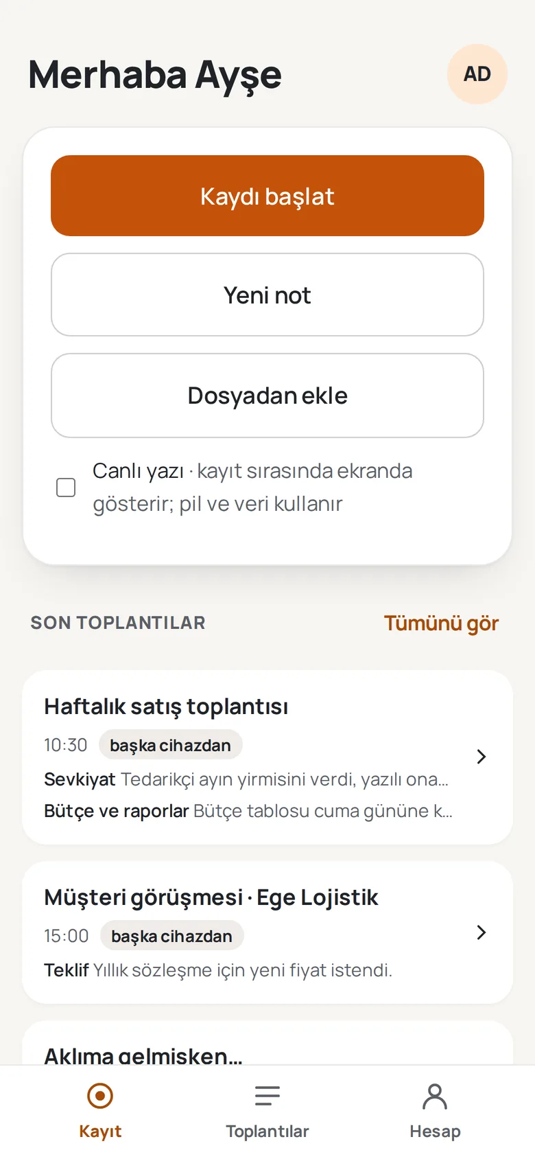 Telefon uygulamasının ana ekranı: kayıt düğmesi ve son toplantılar